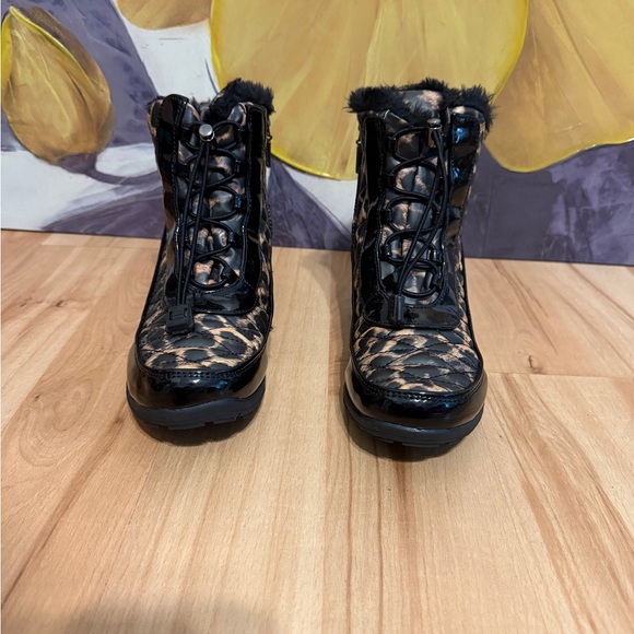 👠✨3 for $45 Khombu Leopard and Patent Waterproof Boots. Color:Multi/Black. Sz:7 - Picture 5 of 8